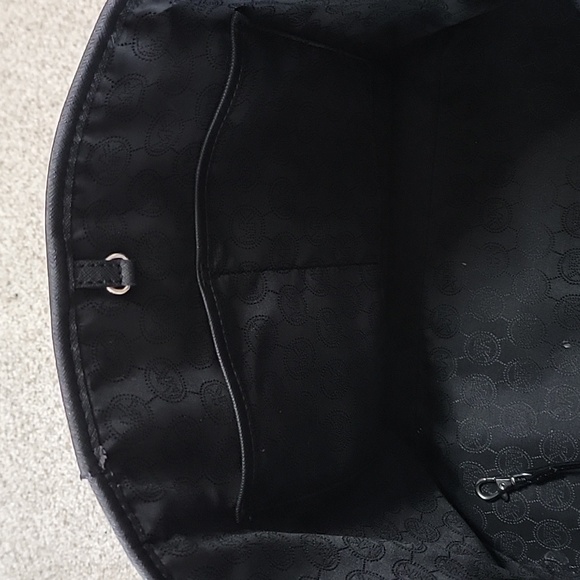 Michael Kors Large Tote Black and White - Picture 7 of 9